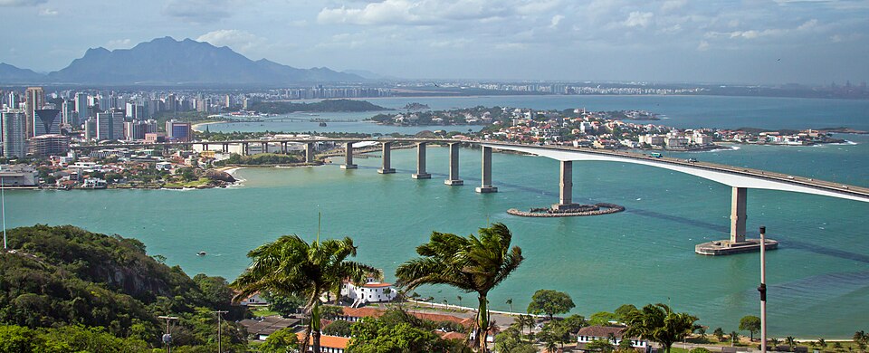 Vista de Vitória, capital do estado